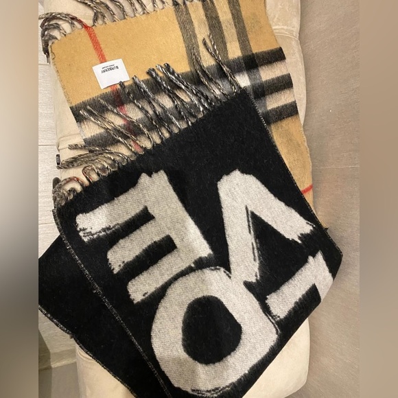 BURBERRY Reversible Wool & Cashmere Scarf – Icon Stripe & LOVE Graphic - Picture 1 of 8